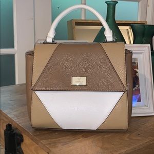 Gorgeous like new Guess purse